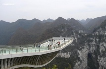 广西乐业：险峻天坑引客来