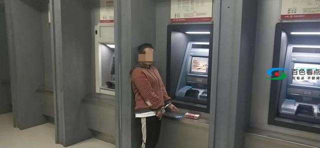 Rhx3XE3G8jSXvD.jpg